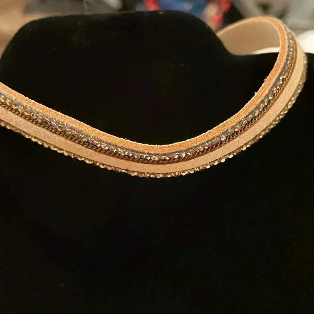 Tan choker